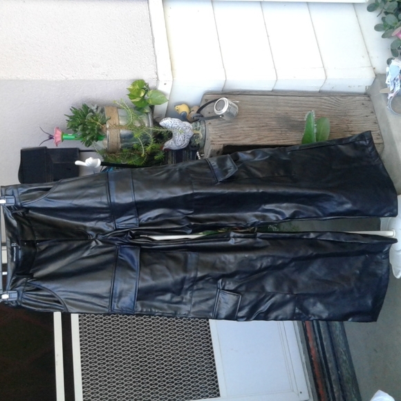 Women's size 4 fake leather pants - Picture 3 of 15